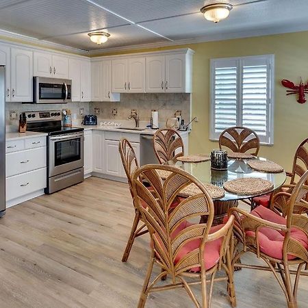 Beach Getaway Pool Condo Between The Island Marina And Beach Bradenton Beach Exterior photo
