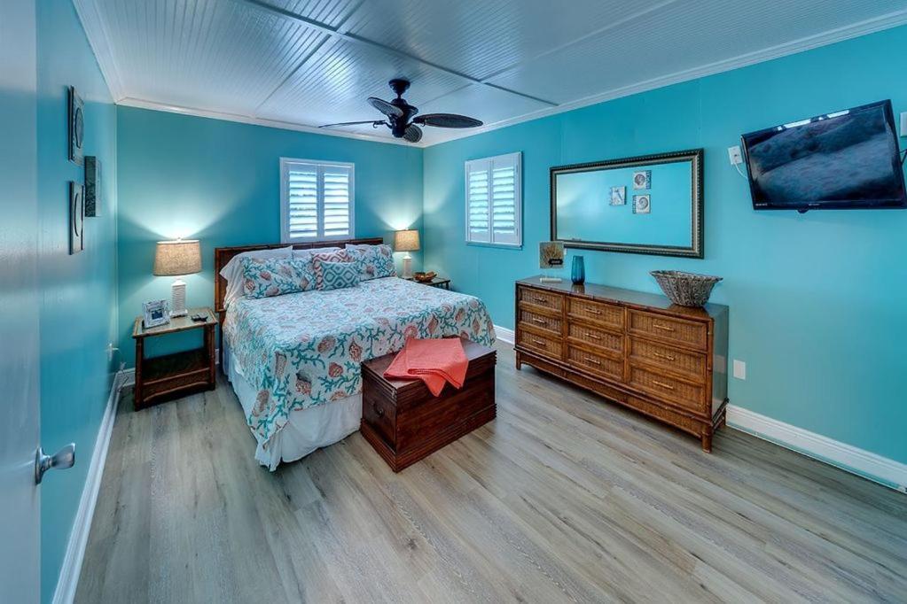 Beach Getaway Pool Condo Between The Island Marina And Beach Bradenton Beach Exterior photo