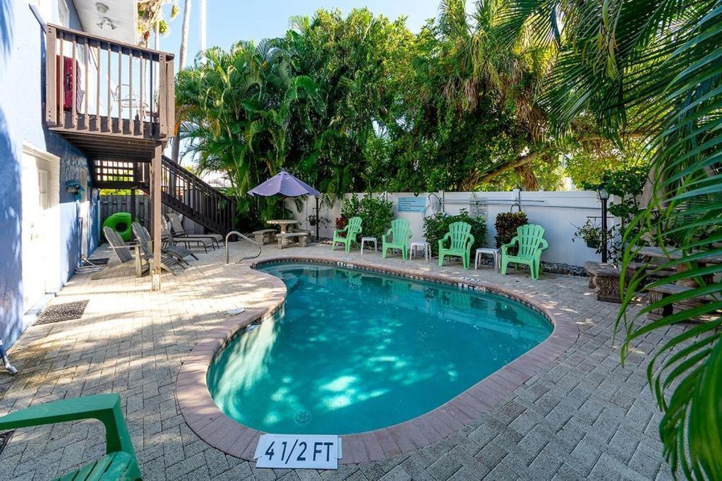 Beach Getaway Pool Condo Between The Island Marina And Beach Bradenton Beach Exterior photo