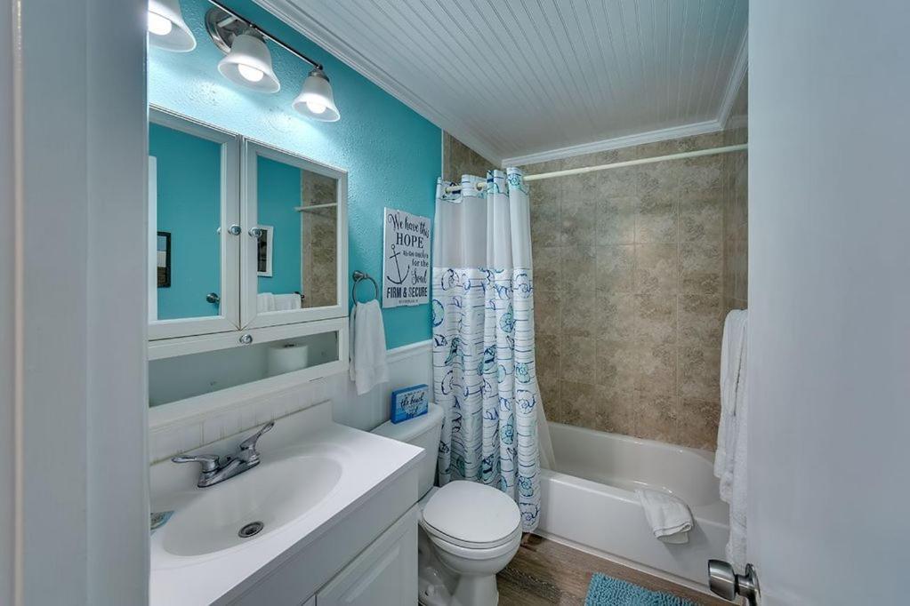 Beach Getaway Pool Condo Between The Island Marina And Beach Bradenton Beach Exterior photo