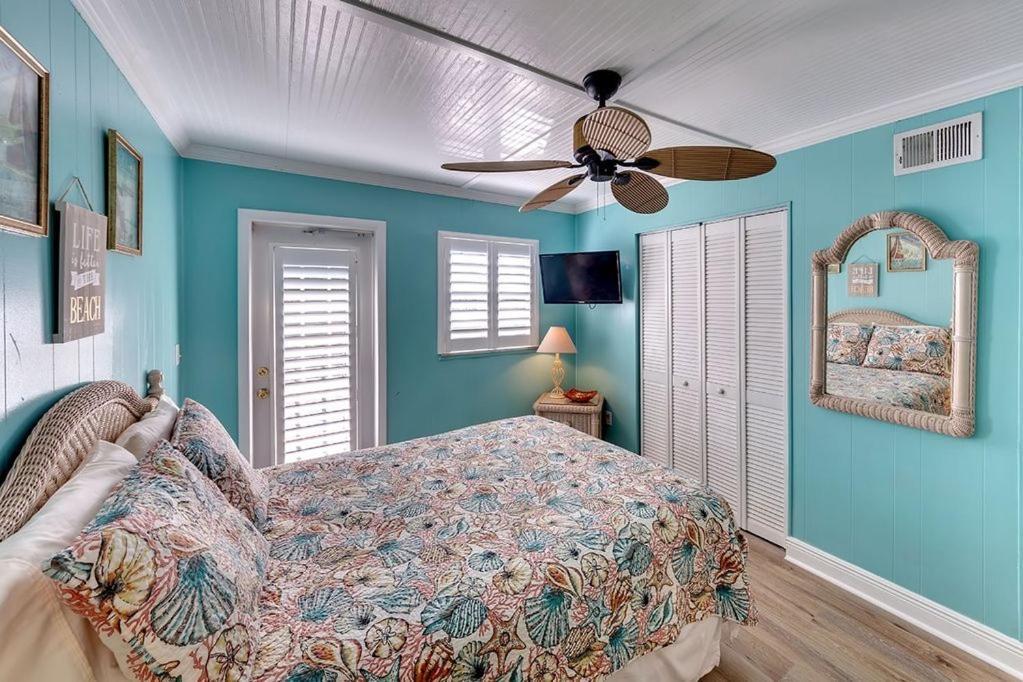Beach Getaway Pool Condo Between The Island Marina And Beach Bradenton Beach Exterior photo