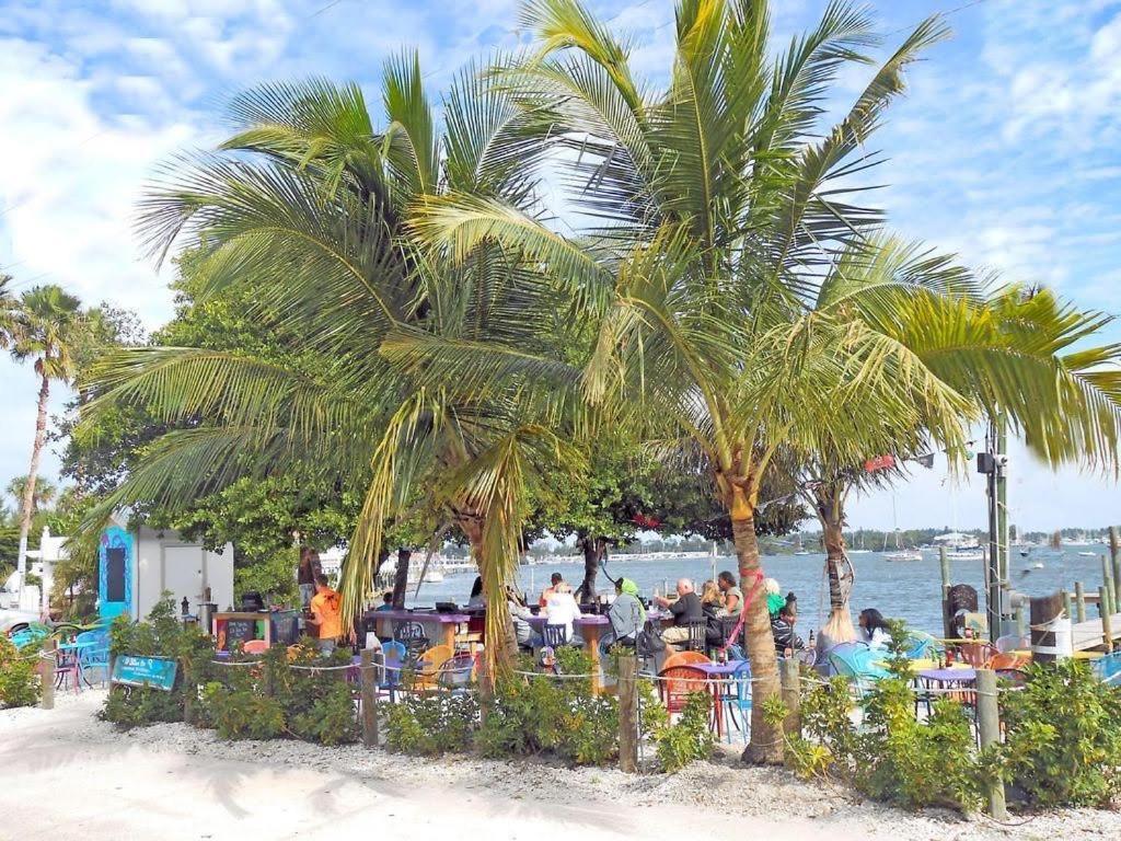 Beach Getaway Pool Condo Between The Island Marina And Beach Bradenton Beach Exterior photo