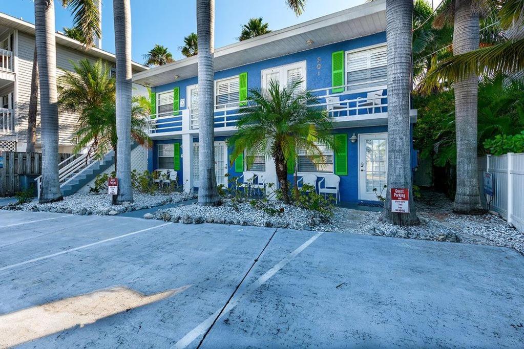 Beach Getaway Pool Condo Between The Island Marina And Beach Bradenton Beach Exterior photo